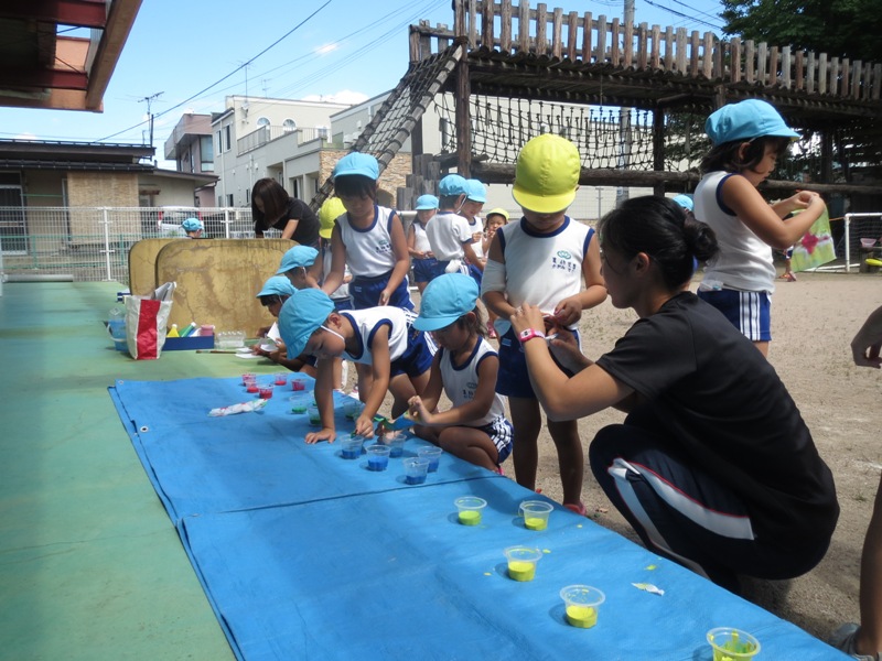 女子小学生水遊び裸 